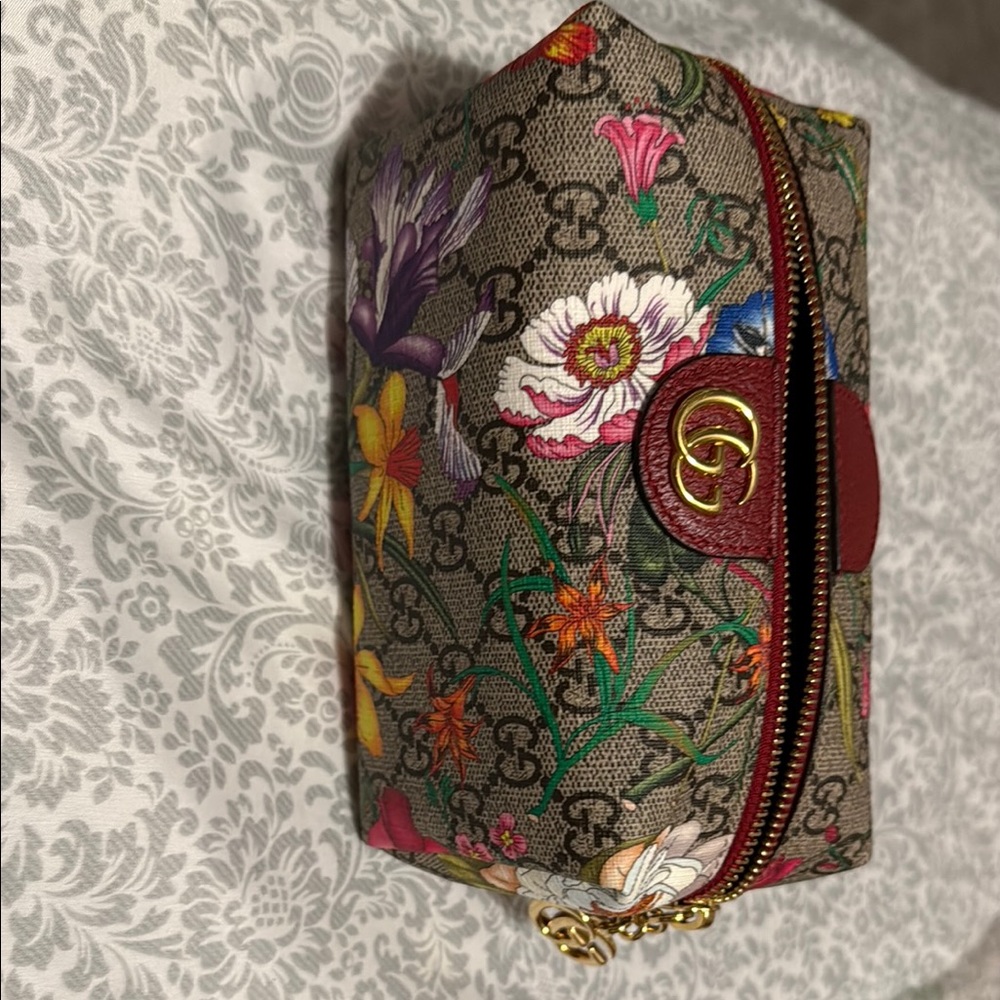 Gucci Red and Gold Key Card Holder